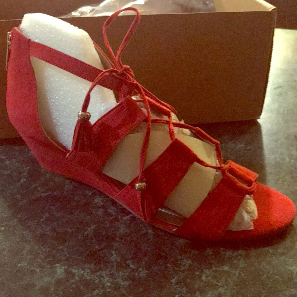Brand new Bandolino wedges!